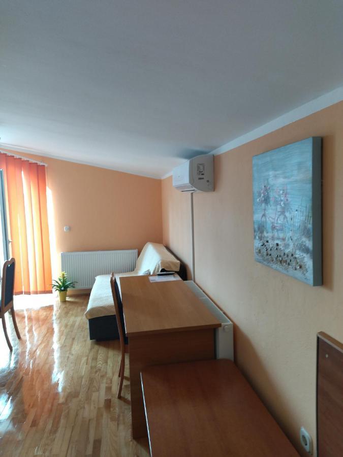 Apartments Veni Up Starigrad Paklenica Buitenkant foto
