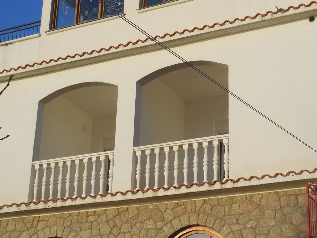 Apartments Veni Up Starigrad Paklenica Buitenkant foto